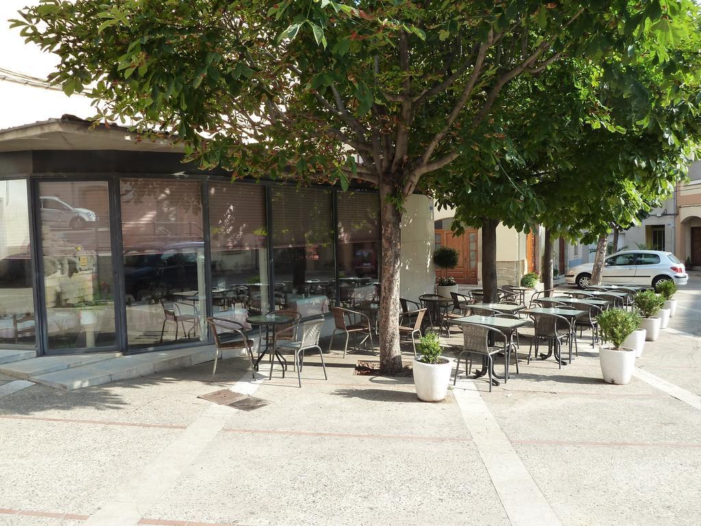 Restaurant fonda giralt Hotel Amer Esterno foto