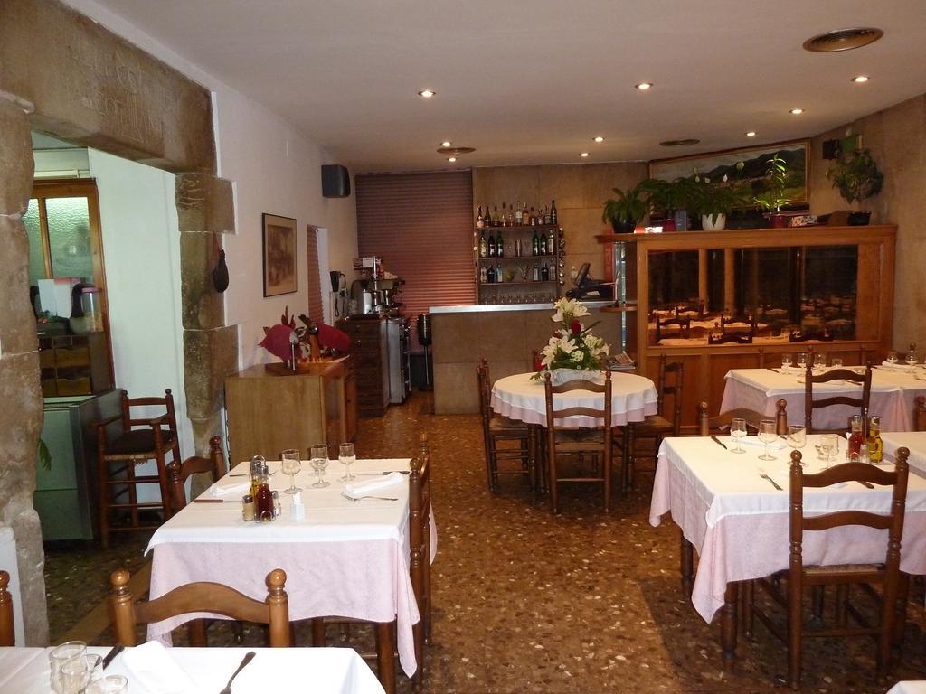 Restaurant fonda giralt Hotel Amer Esterno foto