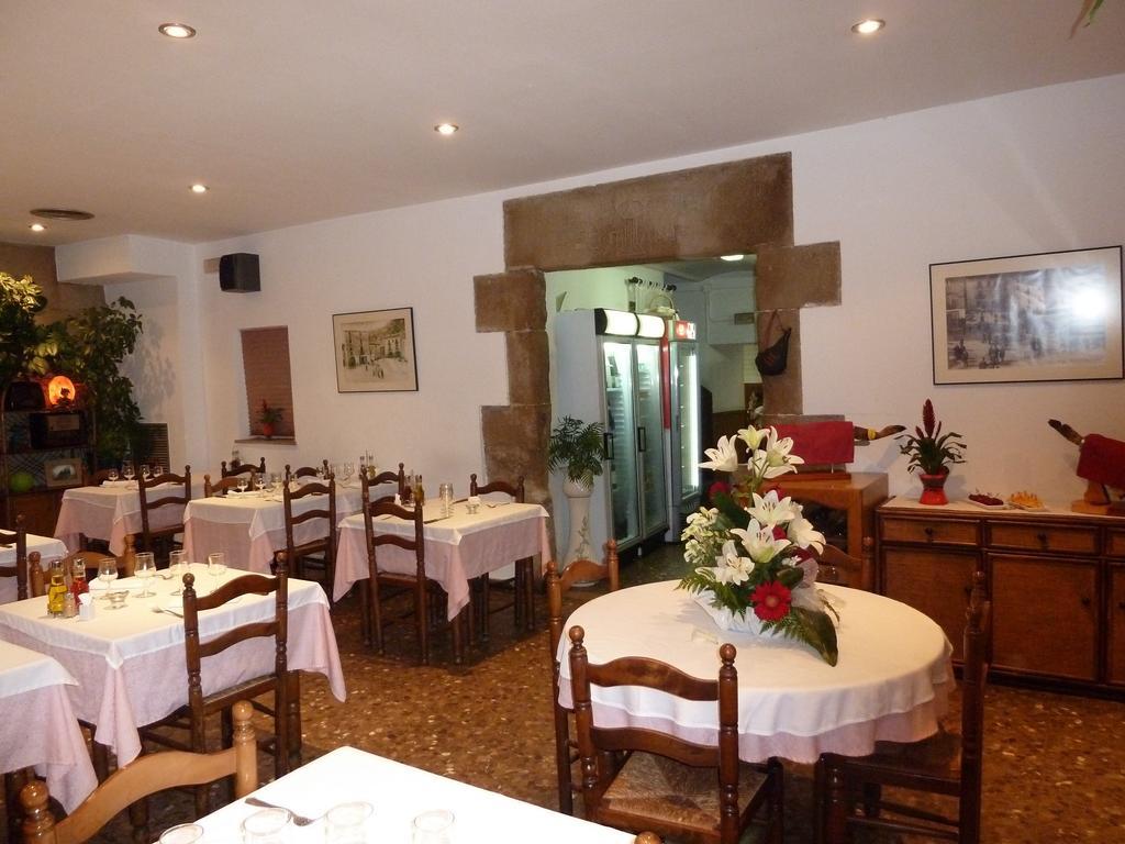 Restaurant fonda giralt Hotel Amer Esterno foto